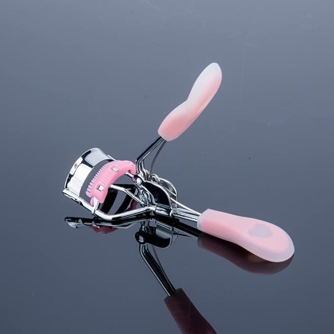 2 Pcs Stainless Steel Eyelash Curler with Built-in Comb Pinch Pain-Free Suitable for Any Eye Shapes and Sizes, with 4 Silicone Refill Pads（Hazy Pink&Light Pink）