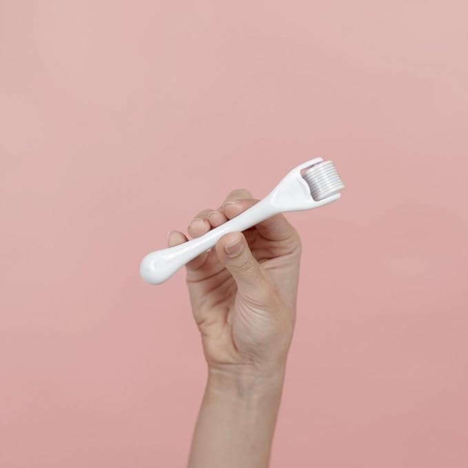 ROSELYNBOUTIQUE Derma Roller for Hair Beard Facial Skin Face 540 Microneedles At-Home Beauty Instrument Holiday-Gift for Men Women(White)