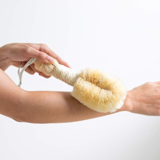 GranNaturals Bath & Shower Dry Skin and Body Sisal Brush | Naturals Fibers to Improve Blood Circulation, Exfoliate Skin, and Reduce Cellulite