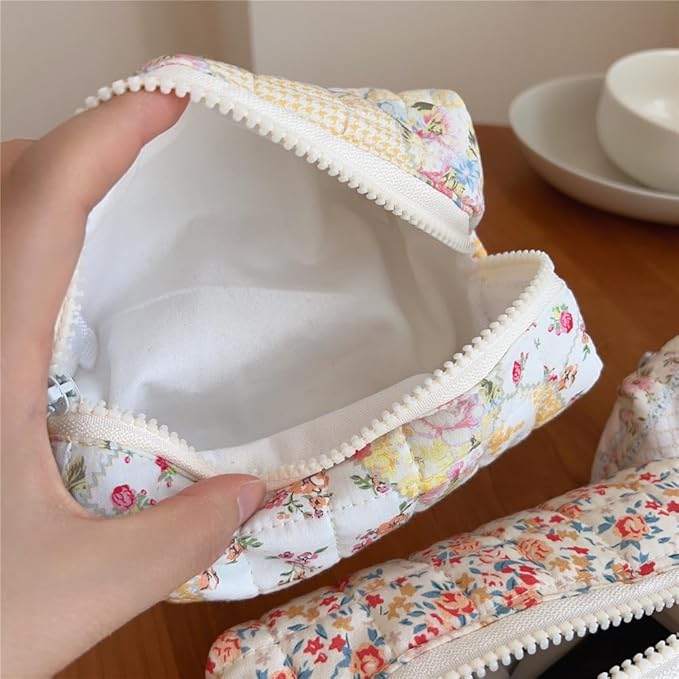 Floral Makeup Bag Small Cotton Quilted Cosmetic Bag Organizer, Aesthetic Cottagecore Preppy Portable Pouch Purse Toiletry Bag for Women Girls Travel accessories (Beige Floral-S)