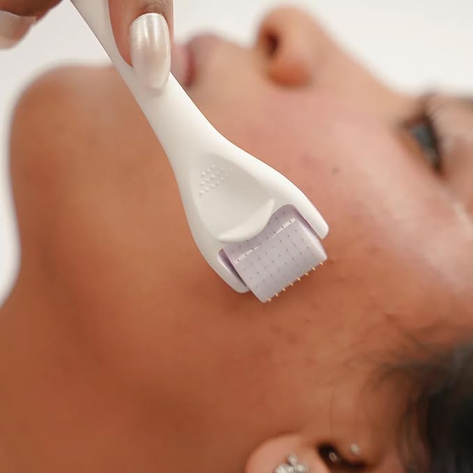 ROSELYNBOUTIQUE Derma Roller for Hair Beard Facial Skin Face 540 Microneedles At-Home Beauty Instrument Holiday-Gift for Men Women(White)