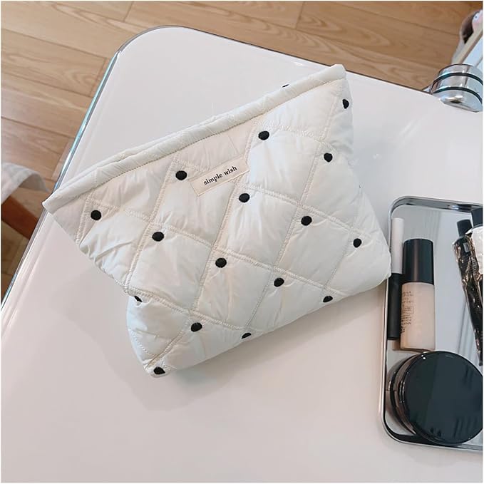 uekeboag White Quilted Cotton Makeup Pouch,Coquette Quilted Toiletry Bag for Women and Girls, Floral Coquette Organizer Bag, Aesthetic Travel Cosmetic Bags(01White Dots)
