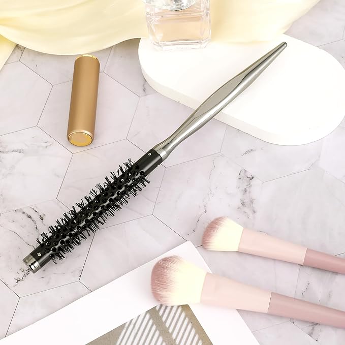 Mini Round Brush for Blow Drying, Travel Quiff Roller Brush with Ergonomic Handle and Nylon Bristles, Ideal for Women's Short and Thin Hair