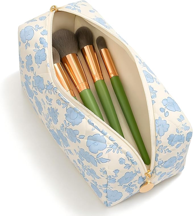 Floral Quilted Cotton Makeup Bag for Women, Large Capacity Travel Cosmetic Pouch with Zipper, Cute Toiletry & Brush Organizer, Kawaii Makeup Storage Case – White/Blue Flowers