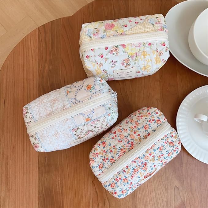 Floral Makeup Bag Small Cotton Quilted Cosmetic Bag Organizer, Aesthetic Cottagecore Preppy Portable Pouch Purse Toiletry Bag for Women Girls Travel accessories (Beige Floral-S)