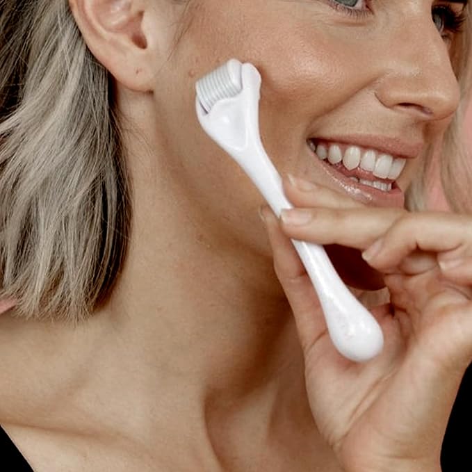 ROSELYNBOUTIQUE Derma Roller for Hair Beard Facial Skin Face 540 Microneedles At-Home Beauty Instrument Holiday-Gift for Men Women(White)
