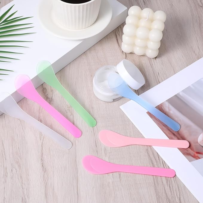 6Pcs Makeup Scoops Spatulas, Plastic Beauty Spoon Cream Brush Random Color Reusable Cosmetic Mask Mixing Spoon Makeup Tools for Lotions Cream and Sampling Tool