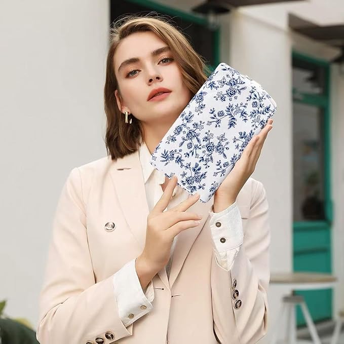 Floral Makeup Bag,Floral Quilted Make Up Bag,Large Cosmetic Bag,Fashionable Travel Makeup Pouch, Cute Portable Storage Bag,Puffy Coquette Makeup Bag, Attractive Quilted Pouch