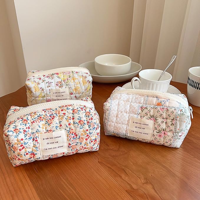 Floral Makeup Bag Small Cotton Quilted Cosmetic Bag Organizer, Aesthetic Cottagecore Preppy Portable Pouch Purse Toiletry Bag for Women Girls Travel accessories (Red Floral-S)
