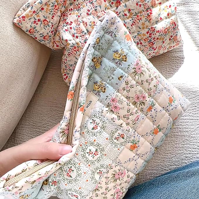 Floral Makeup Bag Pouch - Large Capacity Quilted Cosmetic Organizer for Travel Daily, Aesthetic Cottagecore Cotton Toiletry Purses with Zipper, Portable Gift for Women (Blue Floral-L)