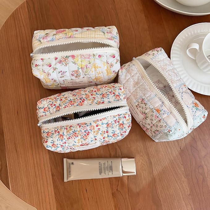 Floral Makeup Bag Small Cotton Quilted Cosmetic Bag Organizer, Aesthetic Cottagecore Preppy Portable Pouch Purse Toiletry Bag for Women Girls Travel accessories (Beige Floral-S)