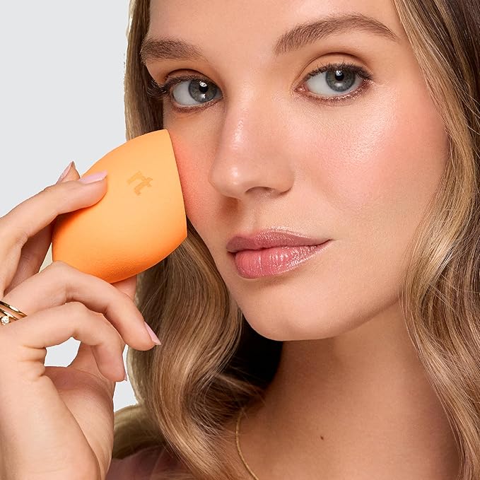 Real Techniques Miracle Complexion Sponge, Beauty Sponge, Makeup Blending & Foundation Application, Streak-Free, Full Coverage Finish, Vegan, Cruelty & Latex-Free, 1 Count